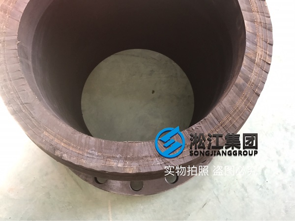 【發(fā)貨現(xiàn)場(chǎng)】長江抽水橡膠軟管接頭發(fā)往重慶豐都縣水泥廠 【發(fā)貨現(xiàn)場(chǎng)】長江抽水橡膠軟管接頭發(fā)往重慶豐都縣水泥廠