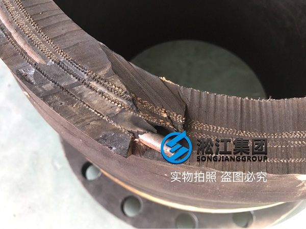 【發(fā)貨現(xiàn)場(chǎng)】長江抽水橡膠軟管接頭發(fā)往重慶豐都縣水泥廠 【發(fā)貨現(xiàn)場(chǎng)】長江抽水橡膠軟管接頭發(fā)往重慶豐都縣水泥廠