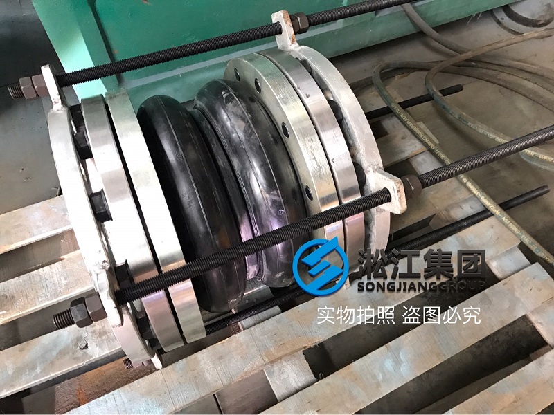 為鋼廠連鑄設(shè)備訂制的橡膠接頭準備裝機 為鋼廠連鑄設(shè)備訂制的橡膠接頭準備裝機