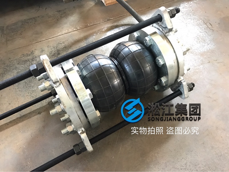 為鋼廠連鑄設(shè)備訂制的橡膠接頭準備裝機 為鋼廠連鑄設(shè)備訂制的橡膠接頭準備裝機
